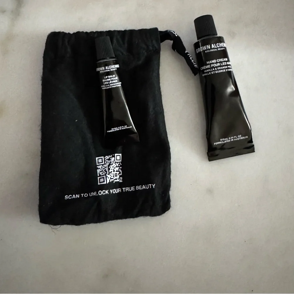🛍🏙3️⃣ for $1️⃣5️⃣ 🆕 Grown Alchemist mini lip balm & hand cream in pouch